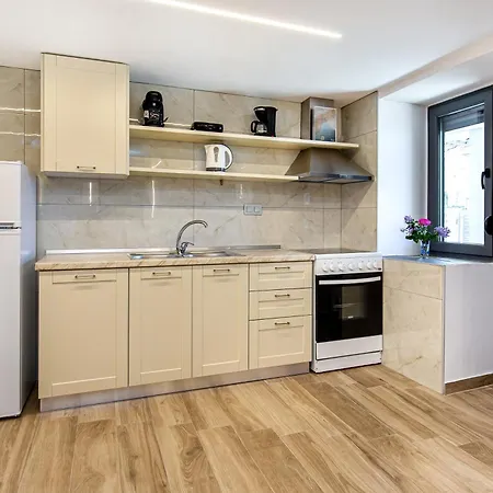 Theros Easy Living *