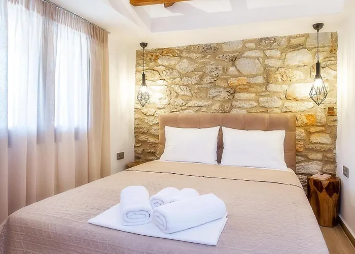 Daire Theros Easy Living