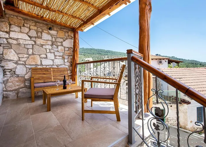 Daire Theros Easy Living