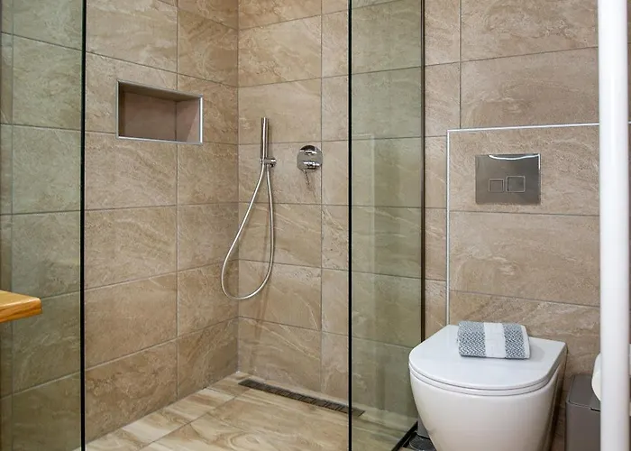 Daire Theros Easy Living